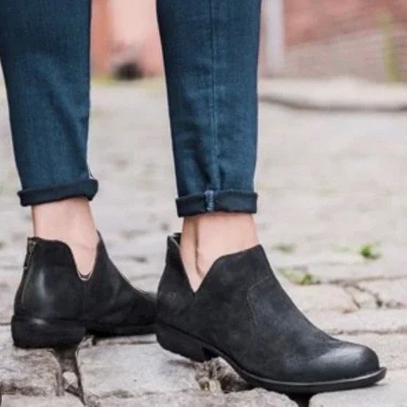 Born Kerri Ankle Boots Booties Distressed Black Suede Leather Short Pull On 10 - Picture 13 of 14